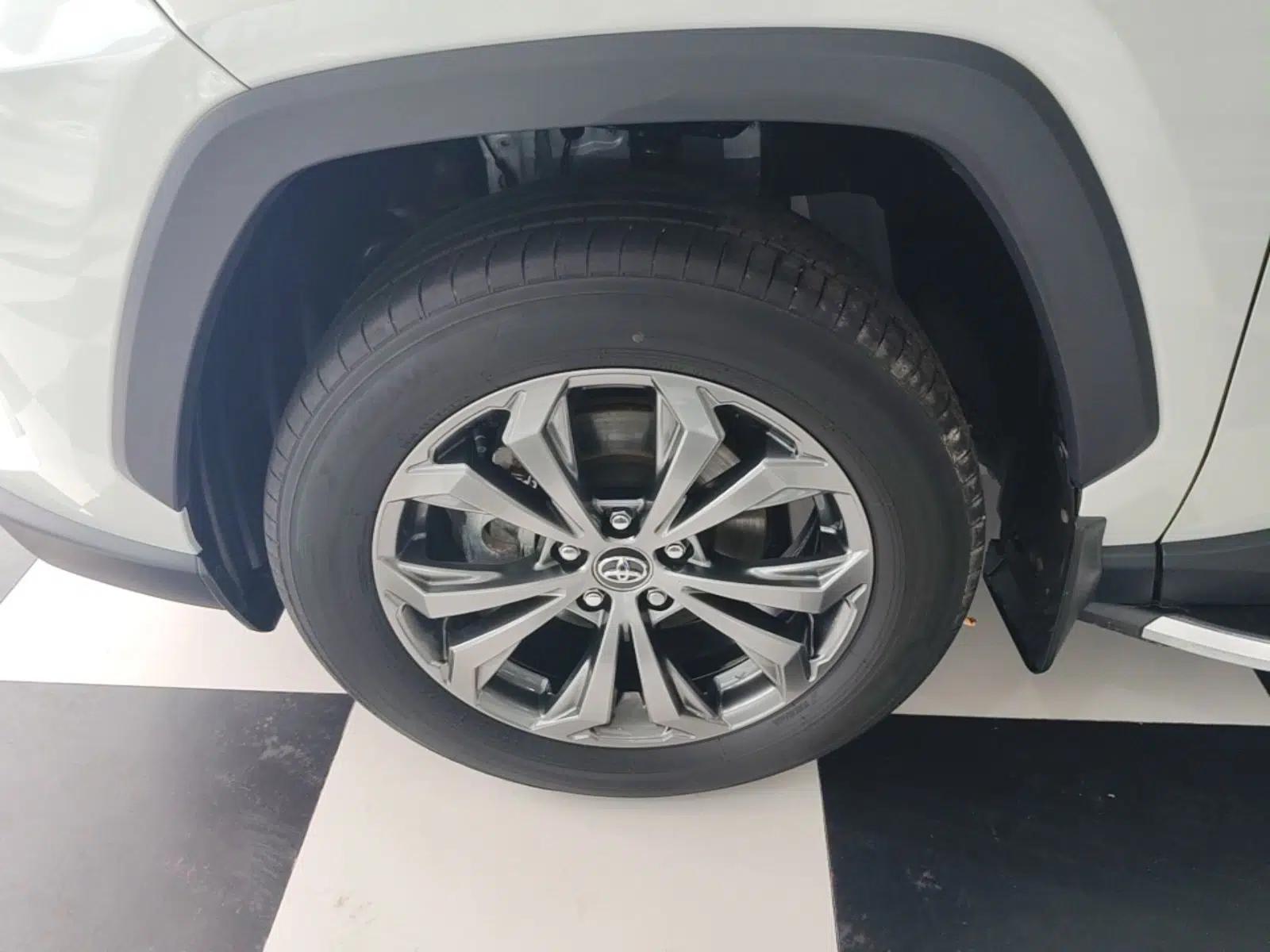 Toyota RAV4 2024 Dual-Motor 2.5L E-CVT Two-Wheel Drive Elite Plus Edition — миниатюра 10