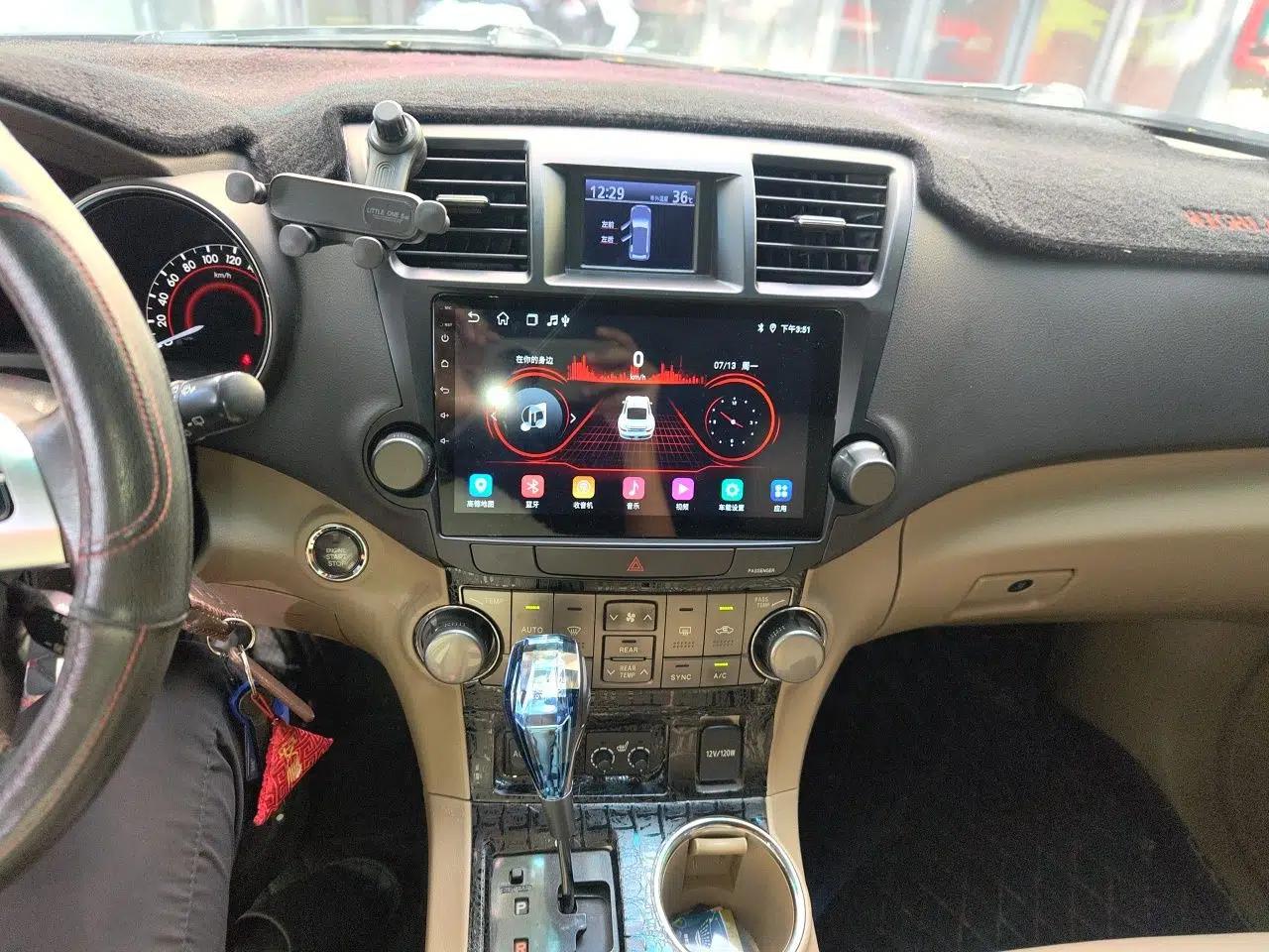 Toyota Highlander 2012 2.7L Two-Wheel Drive 7-Seater Luxury Edition — миниатюра 13