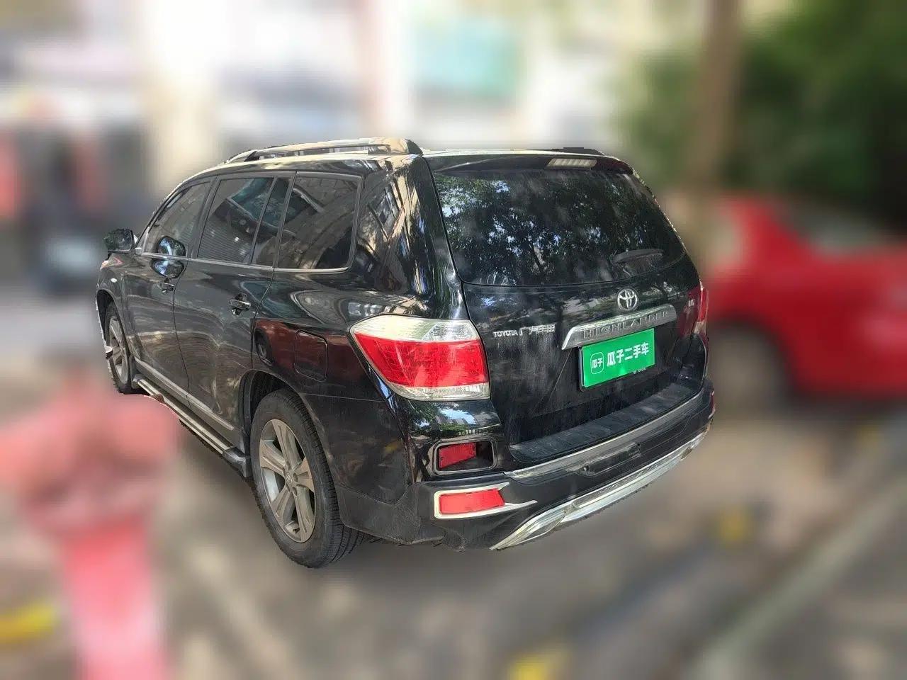 Toyota Highlander 2012 2.7L Two-Wheel Drive 7-Seater Luxury Edition — миниатюра 4