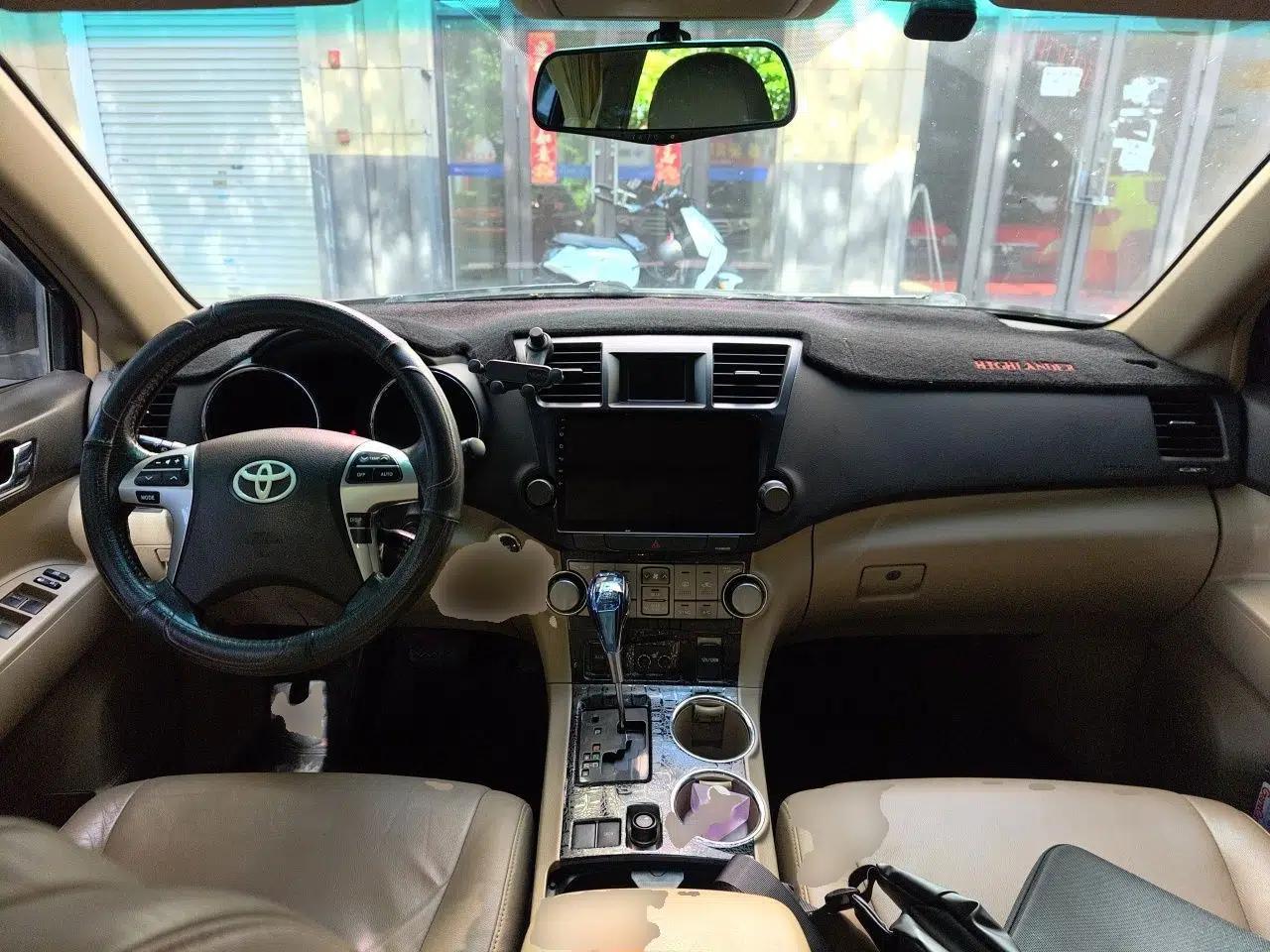 Toyota Highlander 2012 2.7L Two-Wheel Drive 7-Seater Luxury Edition — миниатюра 9