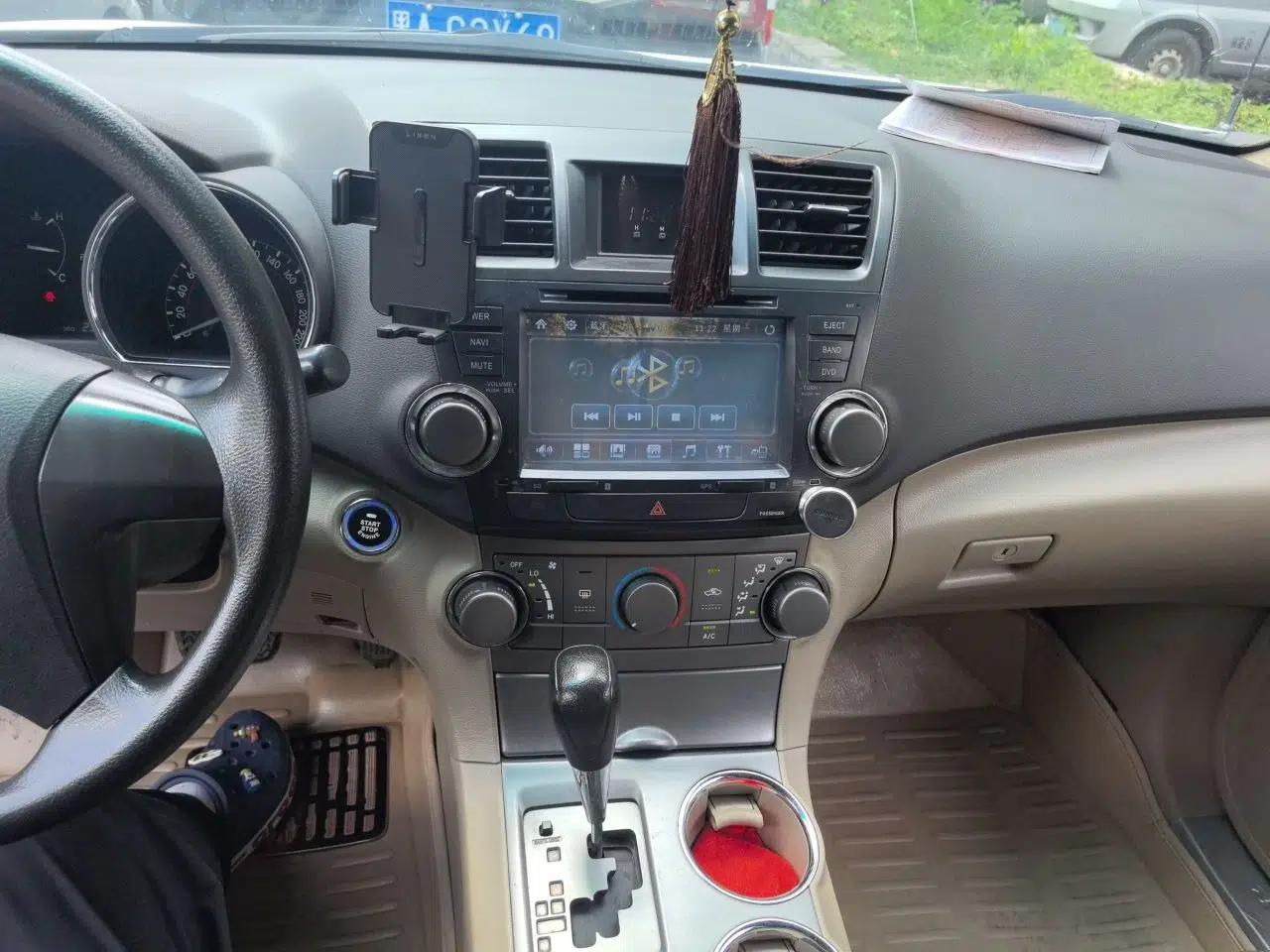 Toyota Highlander 2011 2.7L Two-Wheel Drive 5-Seater Elite Edition — миниатюра 13