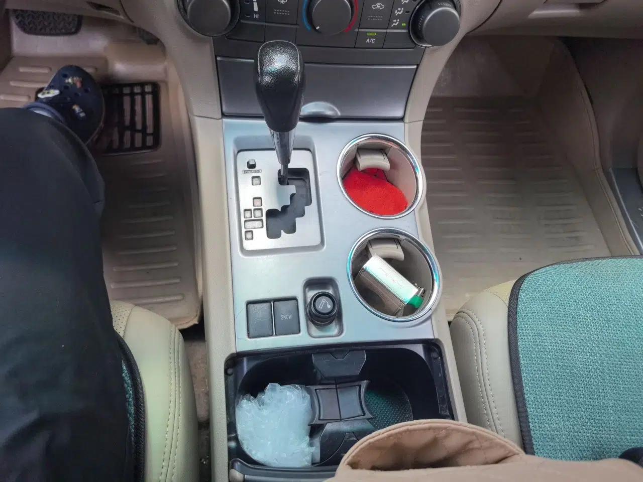 Toyota Highlander 2011 2.7L Two-Wheel Drive 5-Seater Elite Edition — миниатюра 14