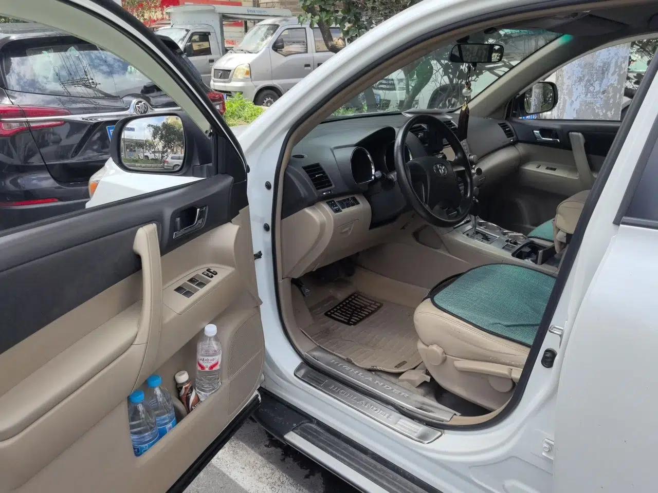 Toyota Highlander 2011 2.7L Two-Wheel Drive 5-Seater Elite Edition — миниатюра 16