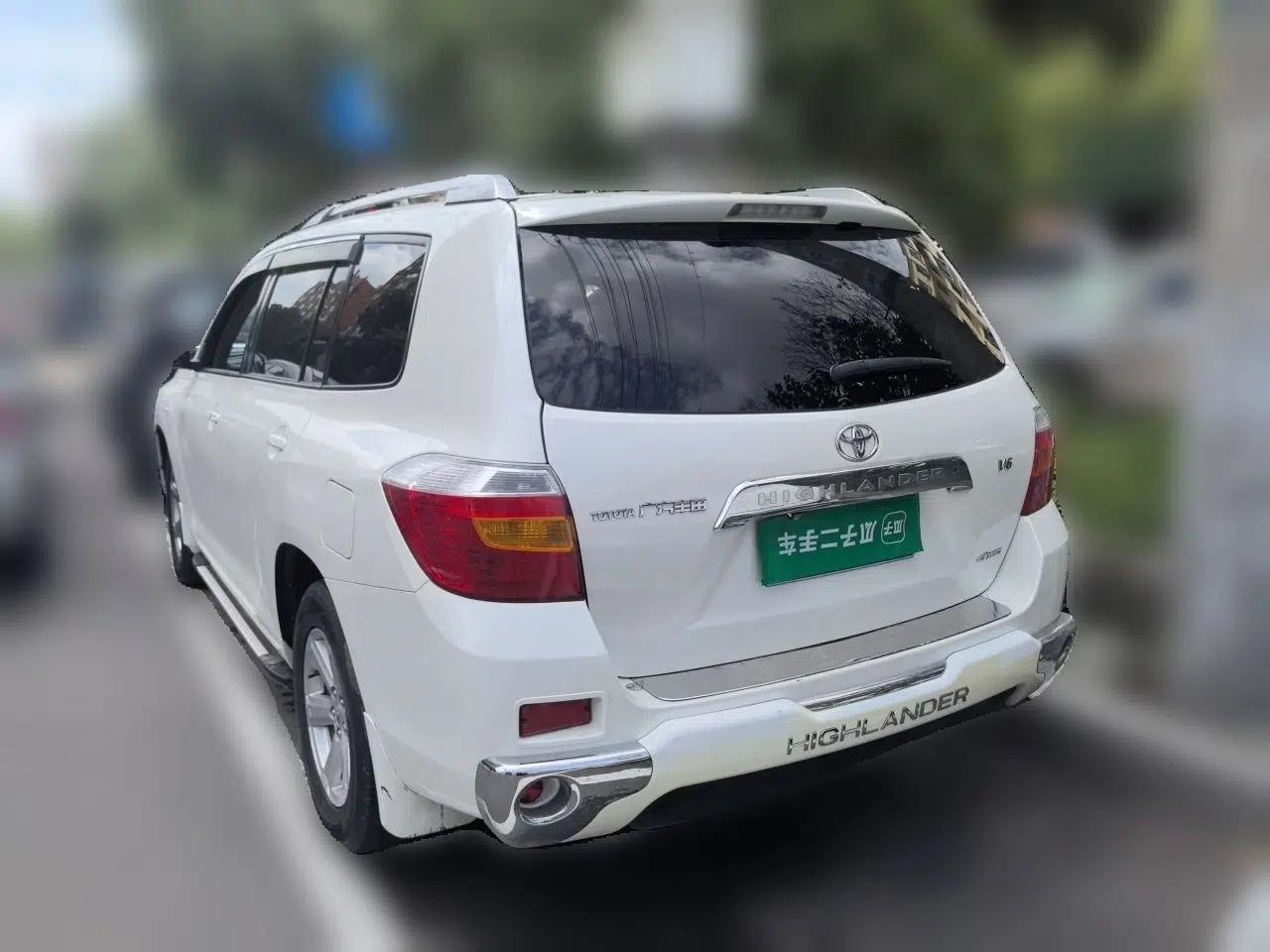 Toyota Highlander 2011 2.7L Two-Wheel Drive 5-Seater Elite Edition — миниатюра 4