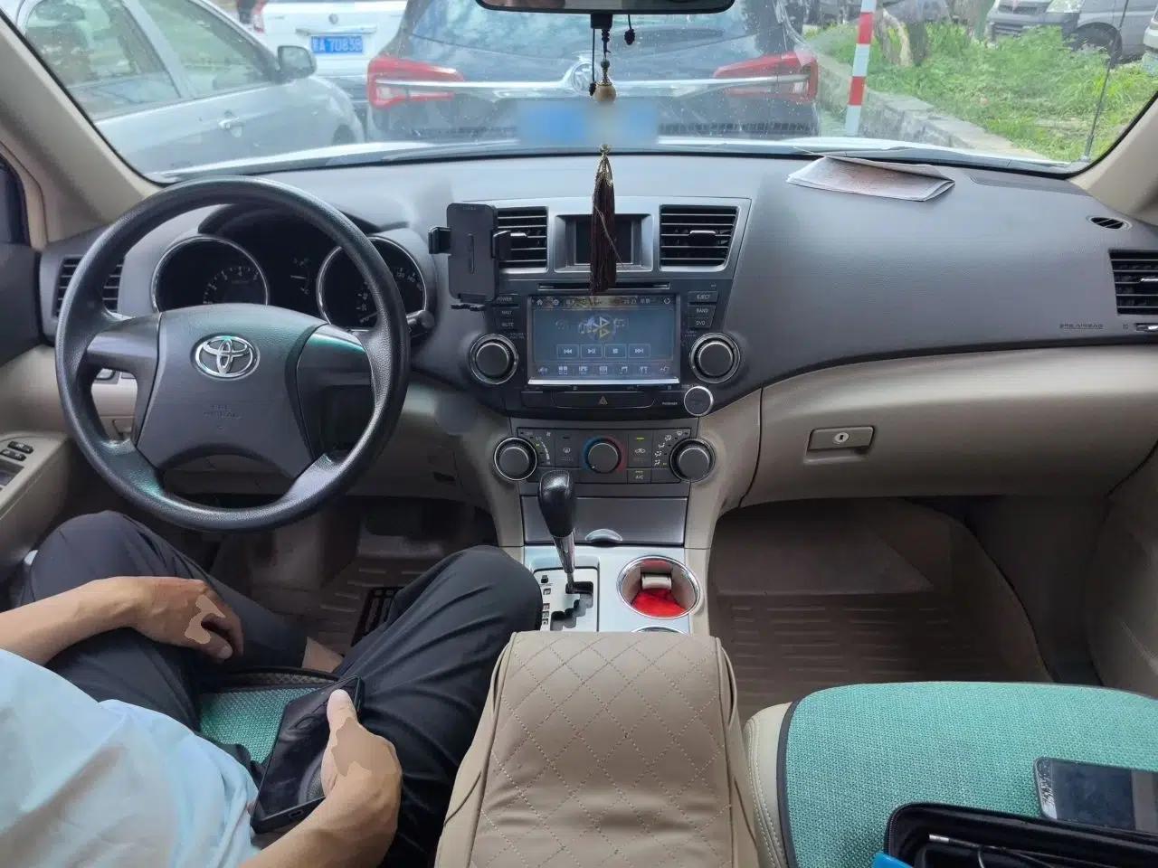 Toyota Highlander 2011 2.7L Two-Wheel Drive 5-Seater Elite Edition — миниатюра 9