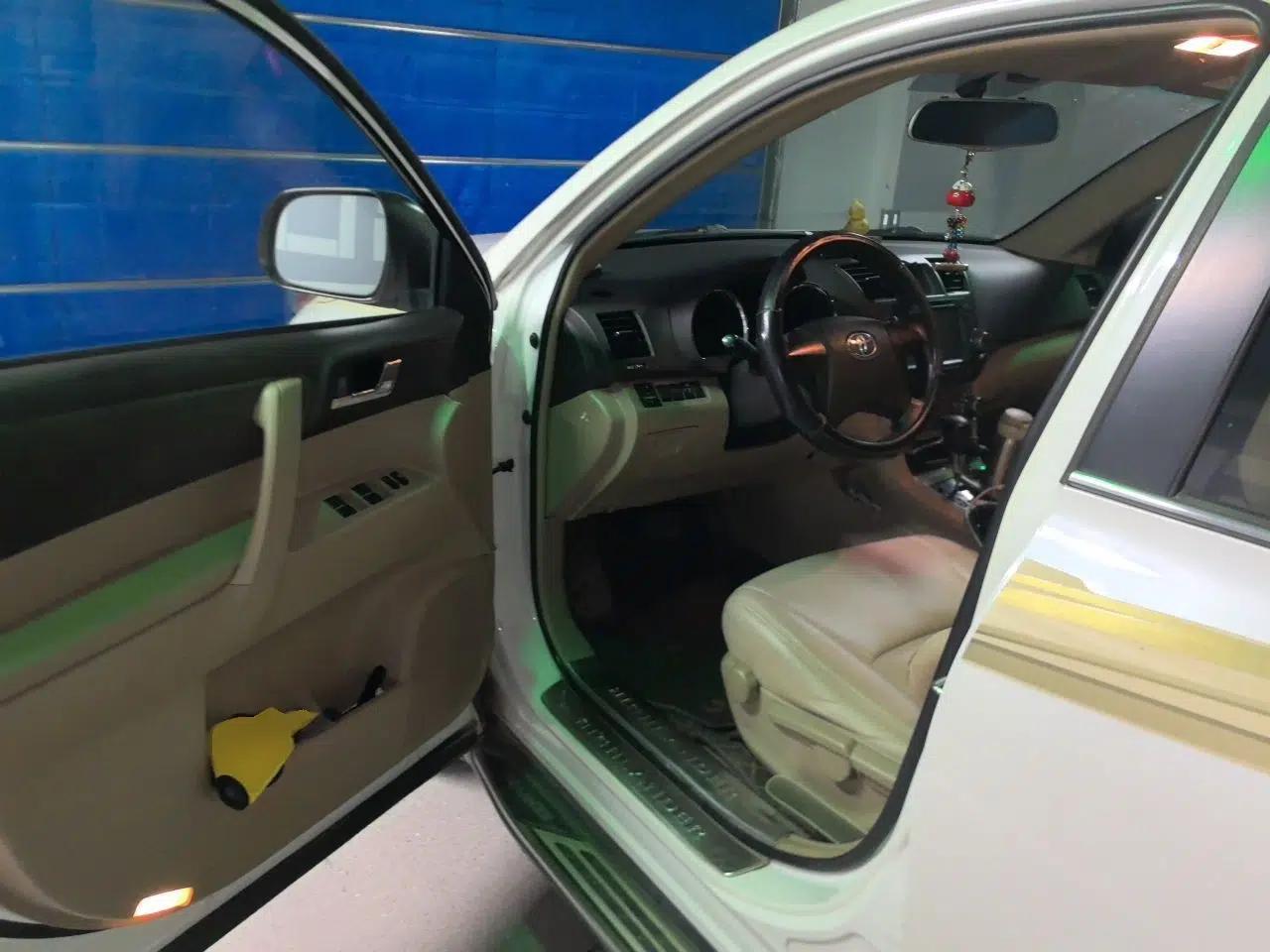 Toyota Highlander 2012 2.7L 2WD 5-Seater Elite Edition — миниатюра 16