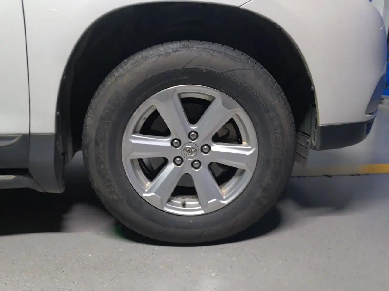Toyota Highlander 2012 2.7L 2WD 5-Seater Elite Edition — миниатюра 8