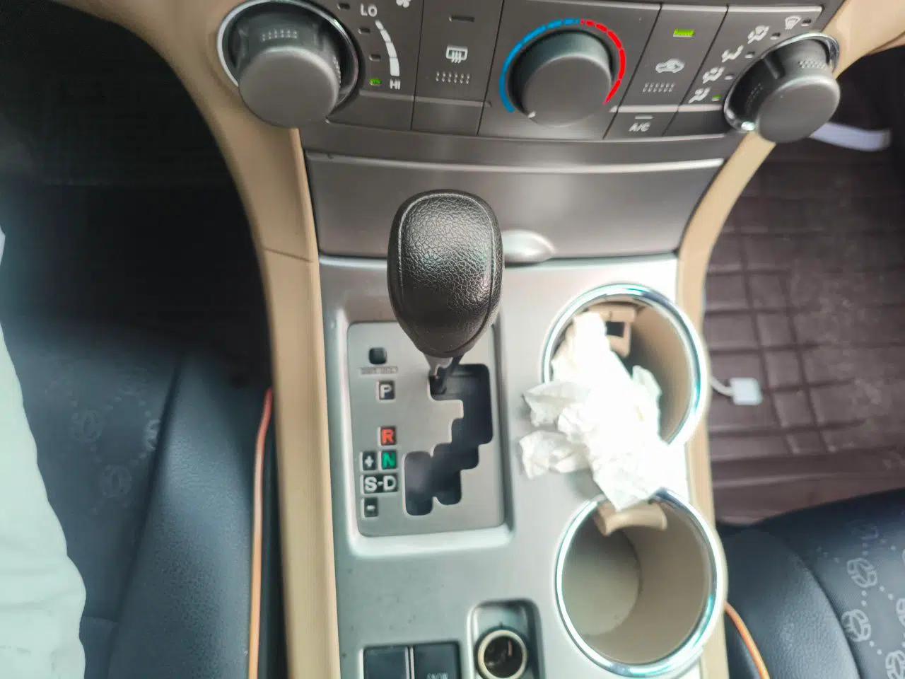 Toyota Highlander 2011 2.7L Two-Wheel Drive 5-Seater Elite Edition — миниатюра 14