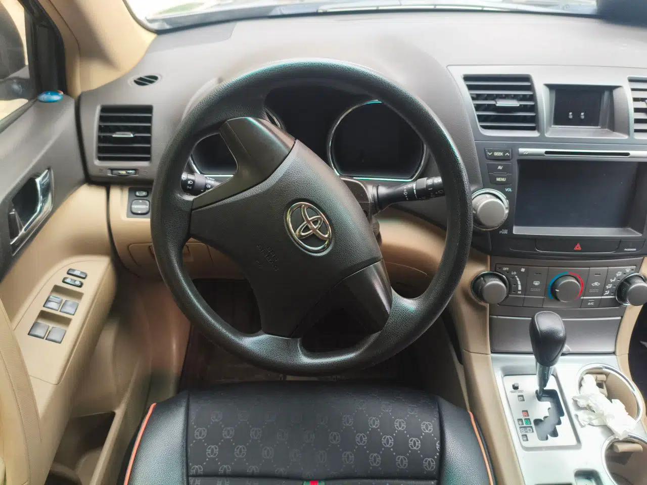Toyota Highlander 2011 2.7L Two-Wheel Drive 5-Seater Elite Edition — миниатюра 10