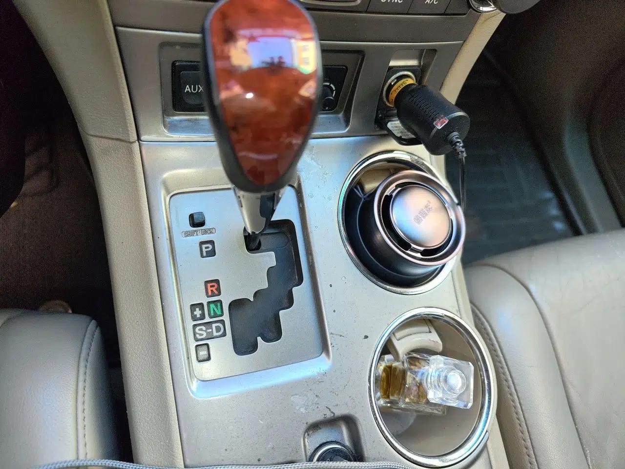 Toyota Highlander 2011 2.7L Two-Wheel Drive 7-Seater Luxury Edition — миниатюра 14