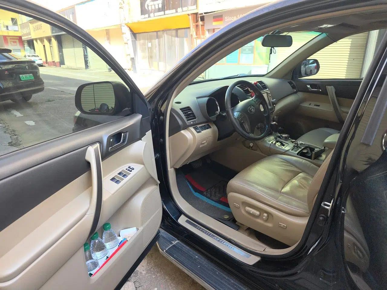 Toyota Highlander 2011 2.7L Two-Wheel Drive 7-Seater Luxury Edition — миниатюра 16
