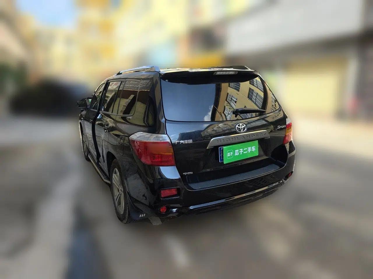 Toyota Highlander 2011 2.7L Two-Wheel Drive 7-Seater Luxury Edition — миниатюра 4