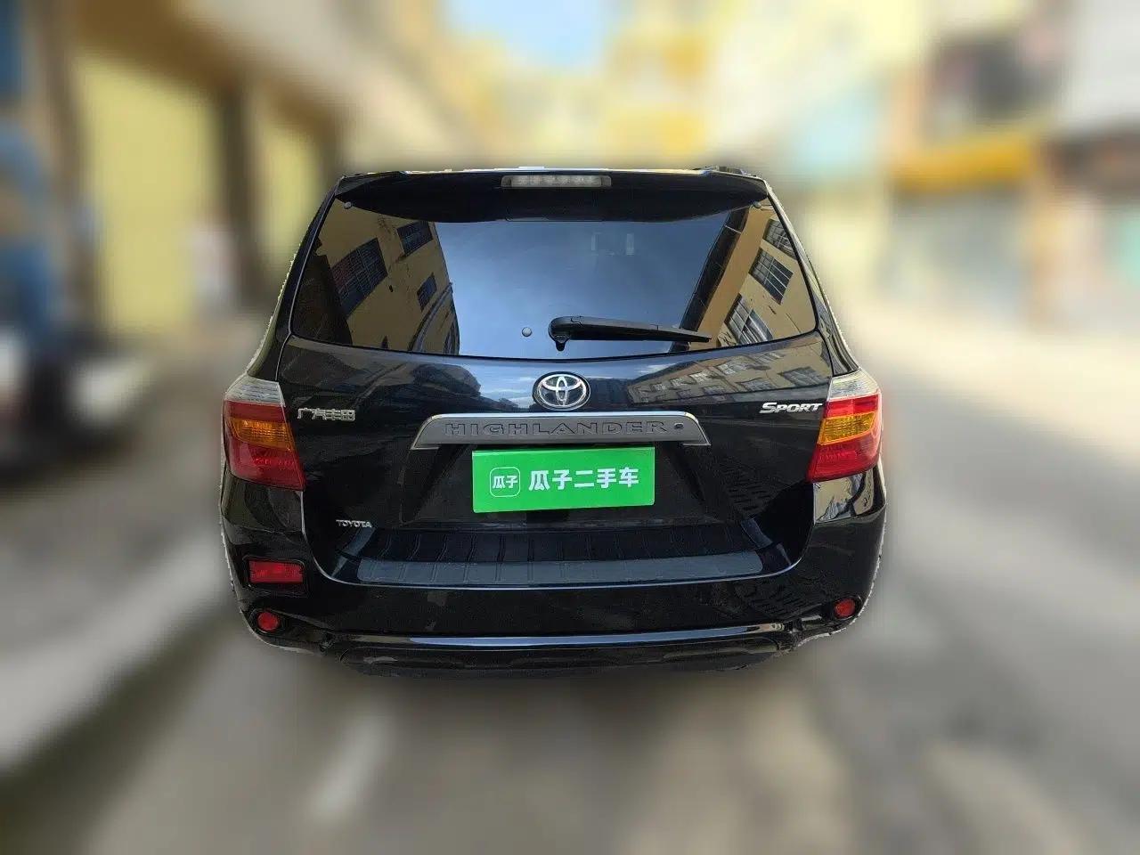 Toyota Highlander 2011 2.7L Two-Wheel Drive 7-Seater Luxury Edition — миниатюра 5