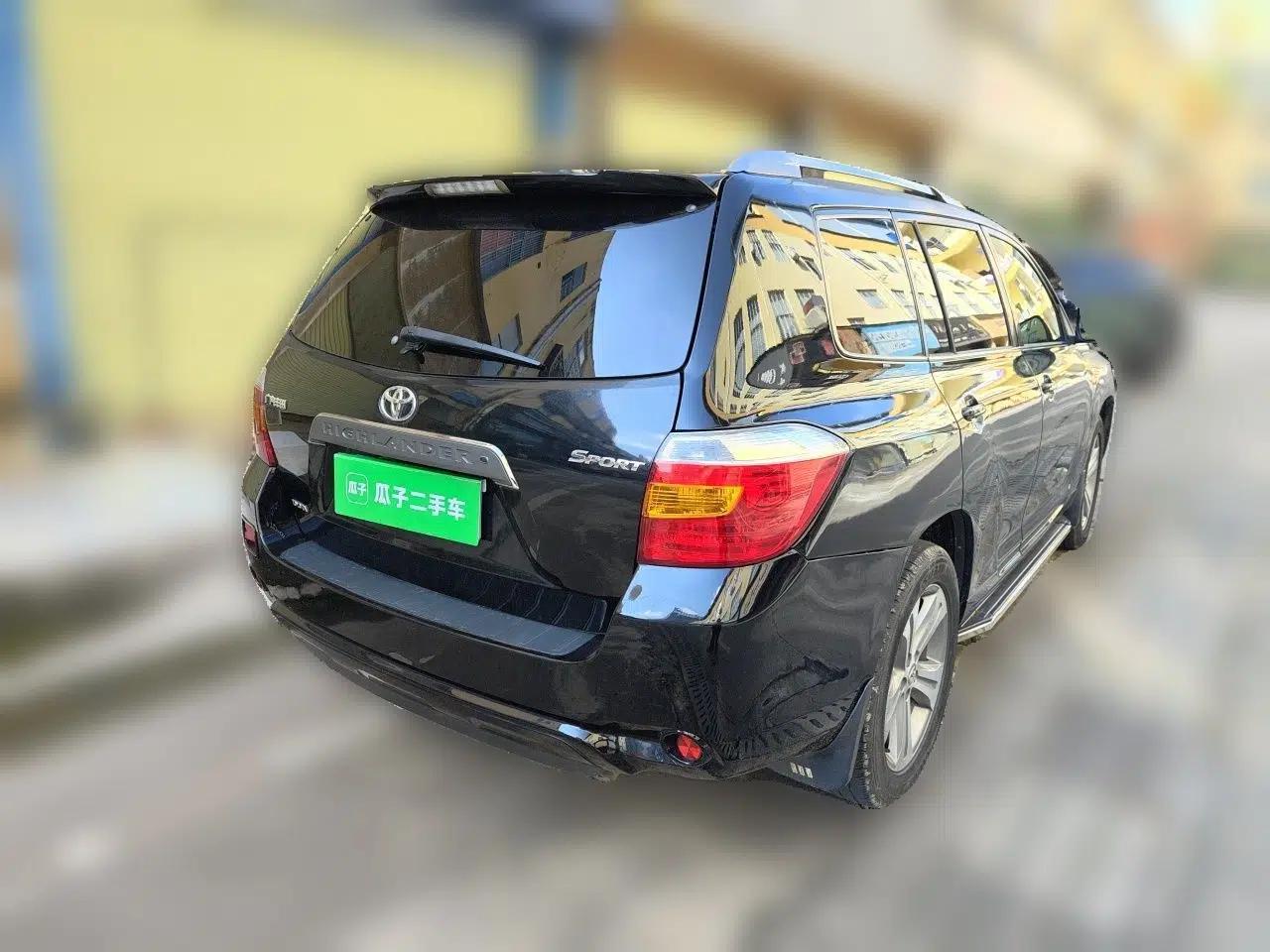 Toyota Highlander 2011 2.7L Two-Wheel Drive 7-Seater Luxury Edition — миниатюра 6