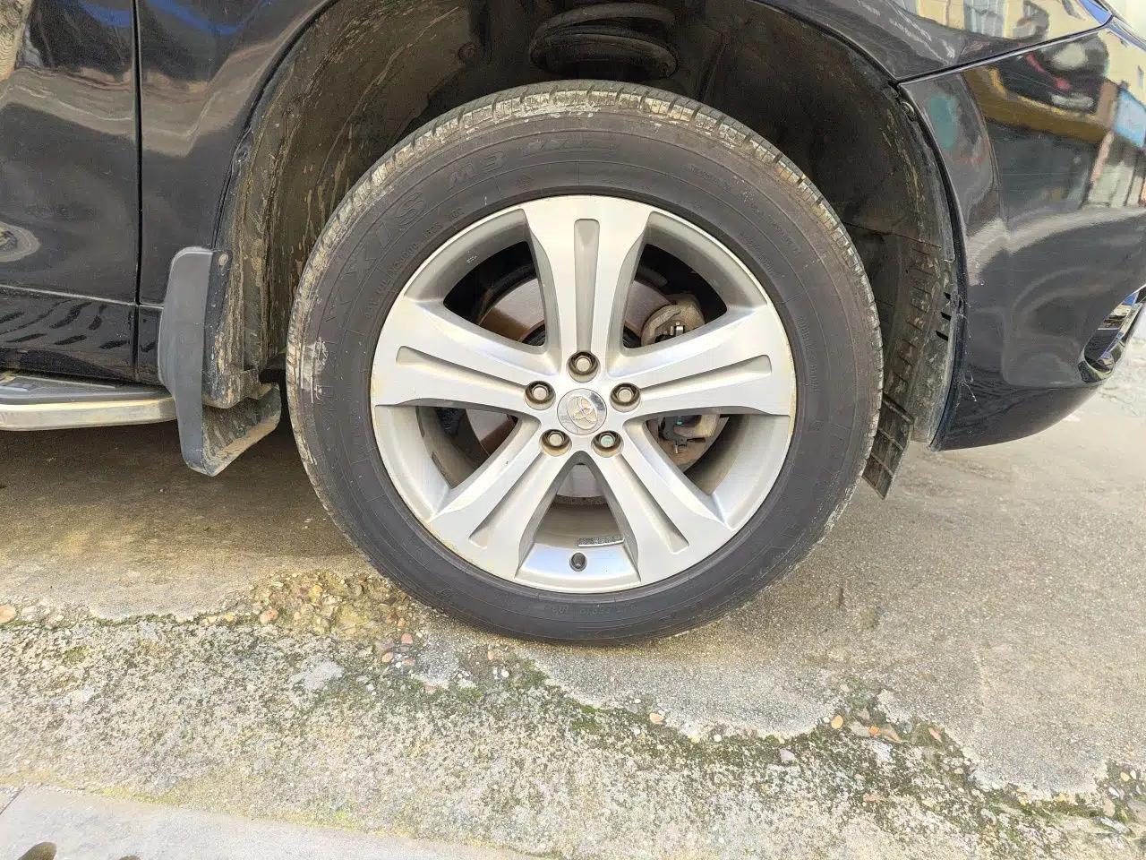 Toyota Highlander 2011 2.7L Two-Wheel Drive 7-Seater Luxury Edition — миниатюра 8