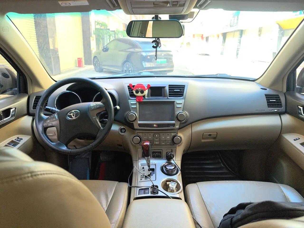 Toyota Highlander 2011 2.7L Two-Wheel Drive 7-Seater Luxury Edition — миниатюра 9