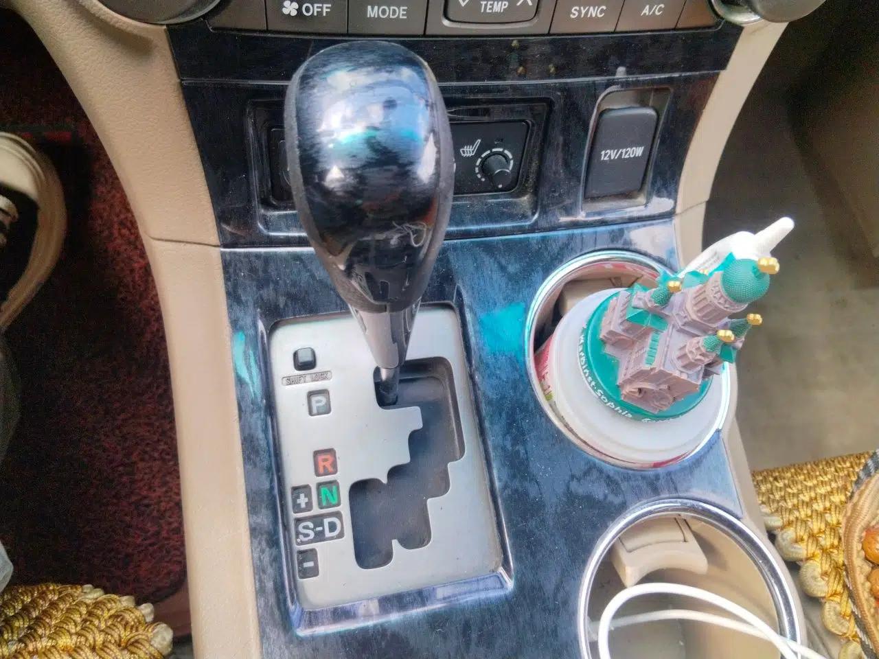 Toyota Highlander 2009 2.7L Two-Wheel Drive 7-Seater Luxury Edition — миниатюра 14