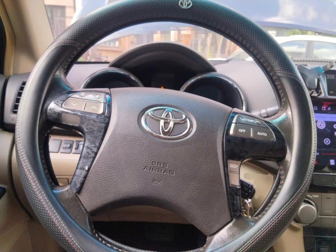 Toyota Highlander 2009 2.7L Two-Wheel Drive 7-Seater Luxury Edition — миниатюра 10