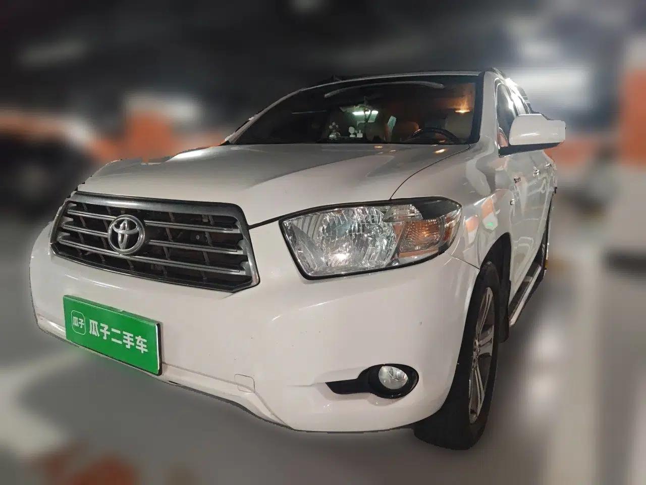Toyota Highlander 2011 2.7L Two-Wheel Drive 7-Seater Luxury Edition — миниатюра 1