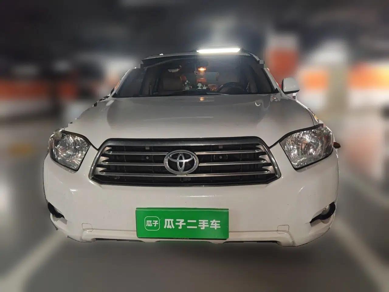 Toyota Highlander 2011 2.7L Two-Wheel Drive 7-Seater Luxury Edition — миниатюра 2