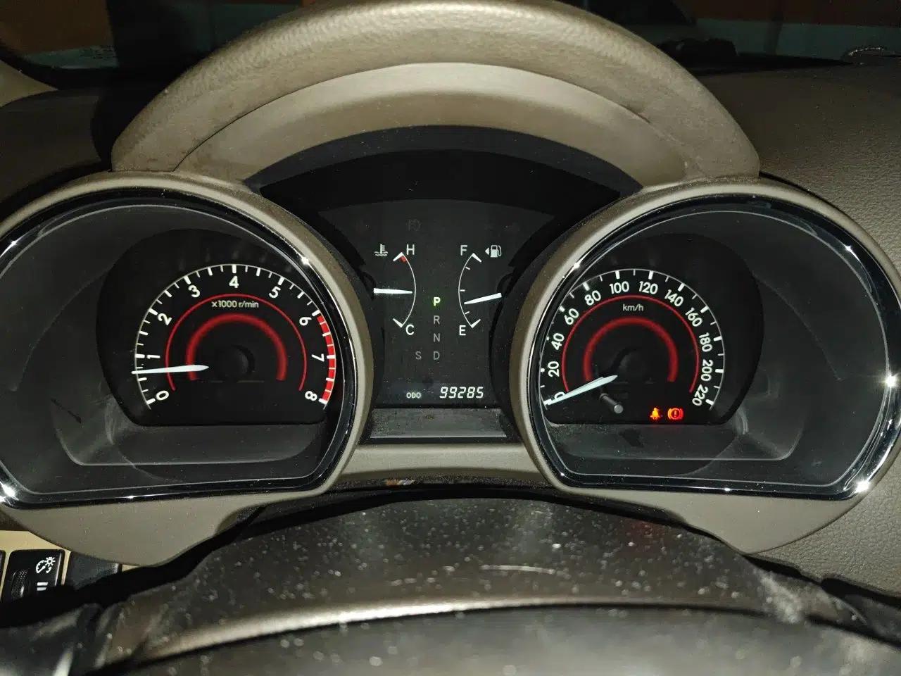 Toyota Highlander 2011 2.7L Two-Wheel Drive 7-Seater Luxury Edition — миниатюра 11