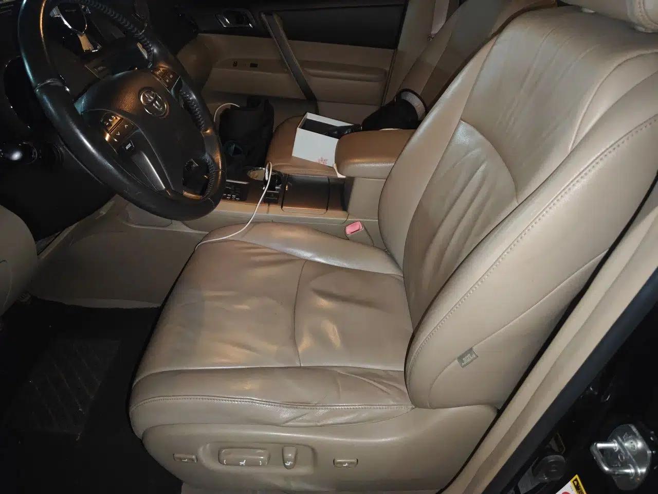 Toyota Highlander 2011 2.7L Two-Wheel Drive 7-Seater Luxury Edition — миниатюра 15