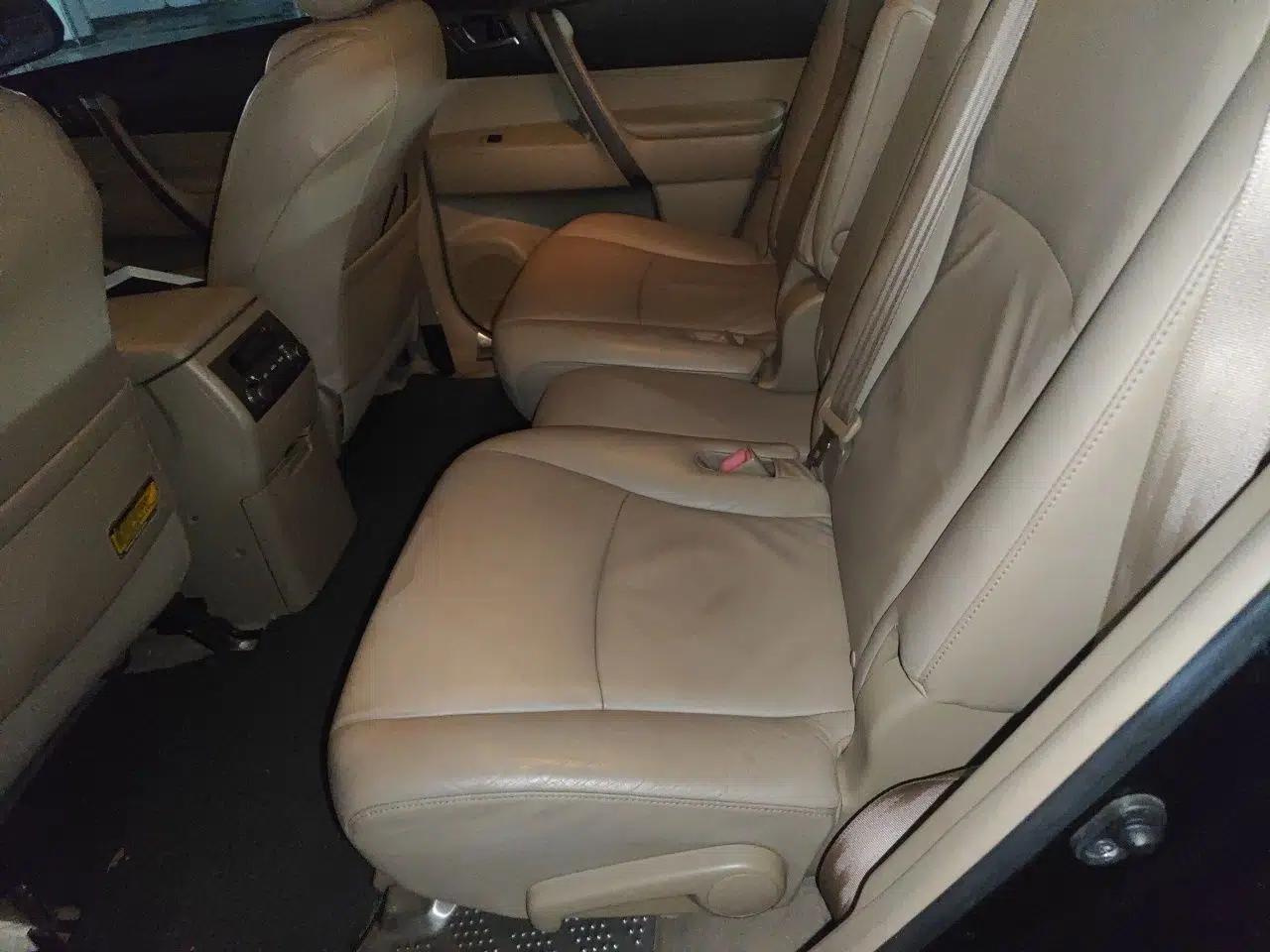 Toyota Highlander 2011 2.7L Two-Wheel Drive 7-Seater Luxury Edition — миниатюра 17