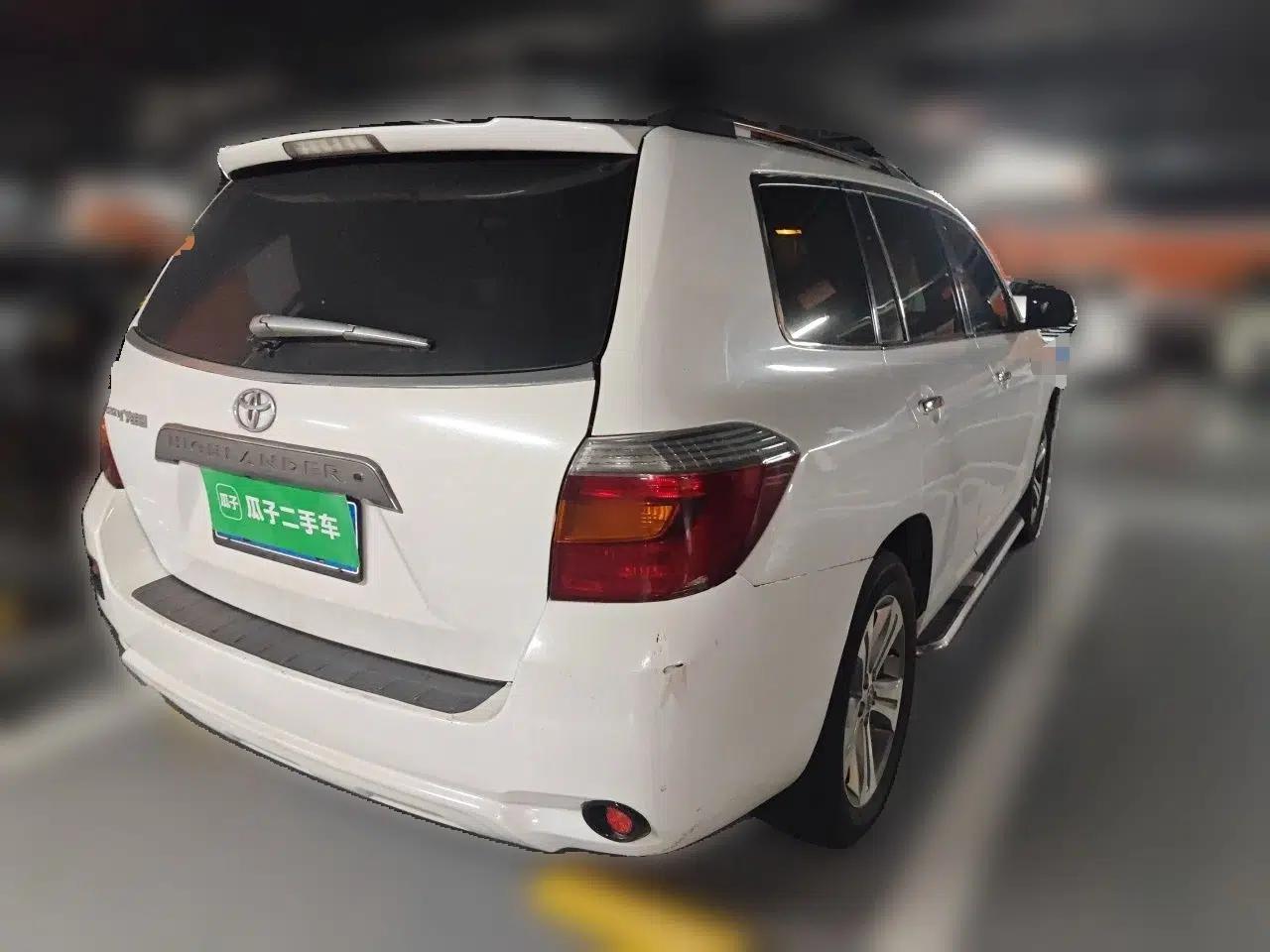 Toyota Highlander 2011 2.7L Two-Wheel Drive 7-Seater Luxury Edition — миниатюра 6