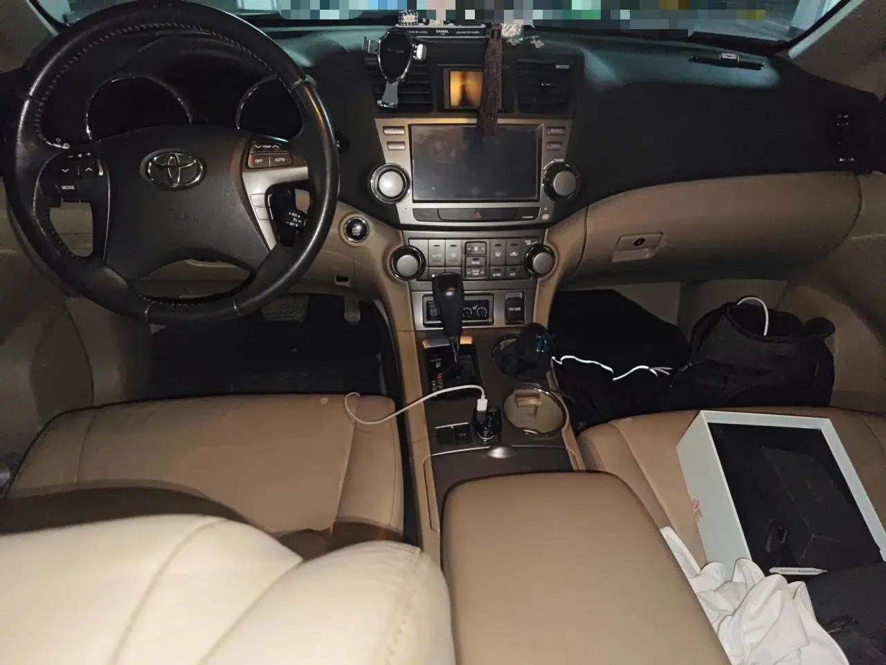 Toyota Highlander 2011 2.7L Two-Wheel Drive 7-Seater Luxury Edition — миниатюра 9