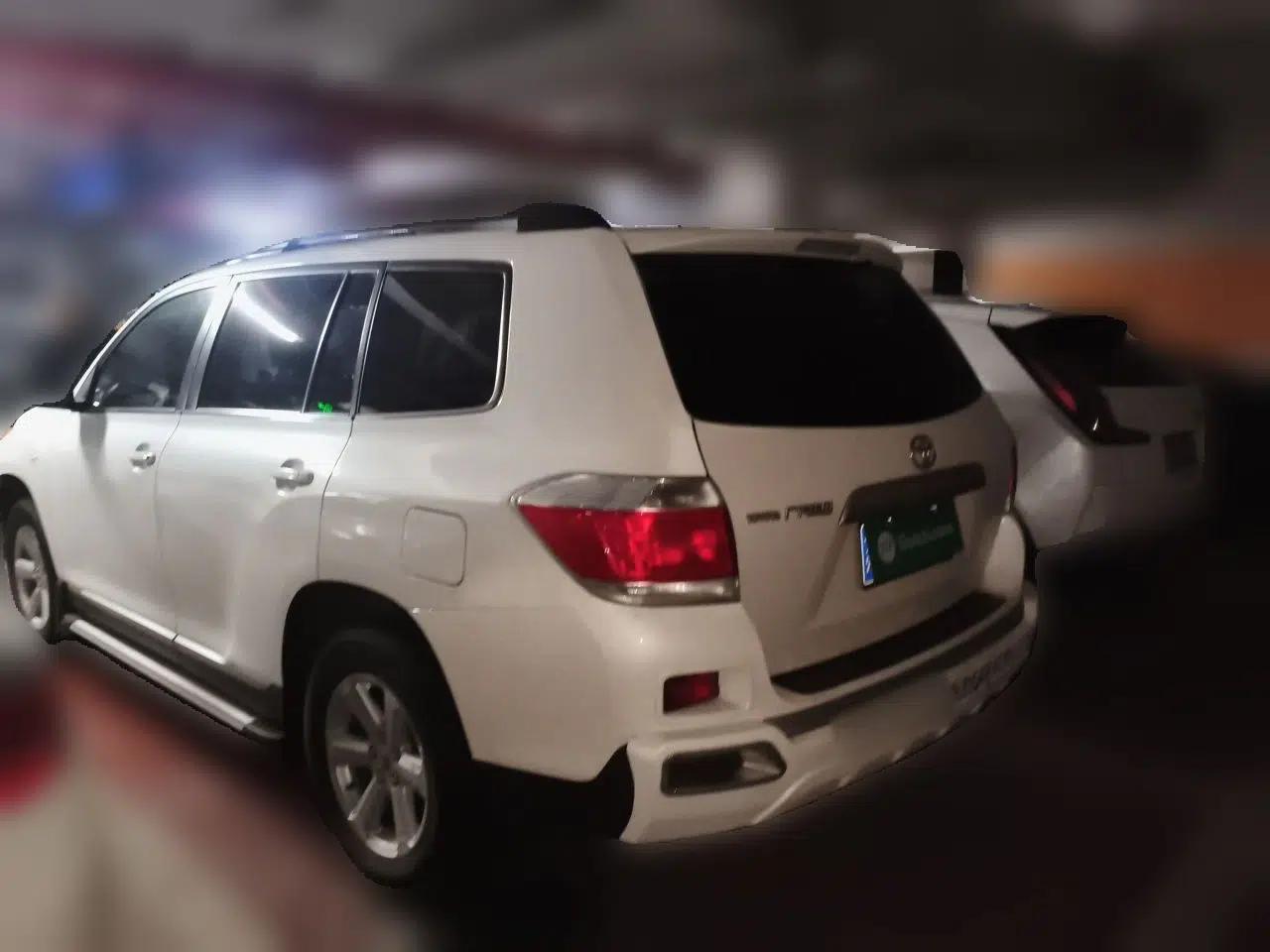 Toyota Highlander 2012 2.7L 2WD 5-Seater Elite Edition — миниатюра 4