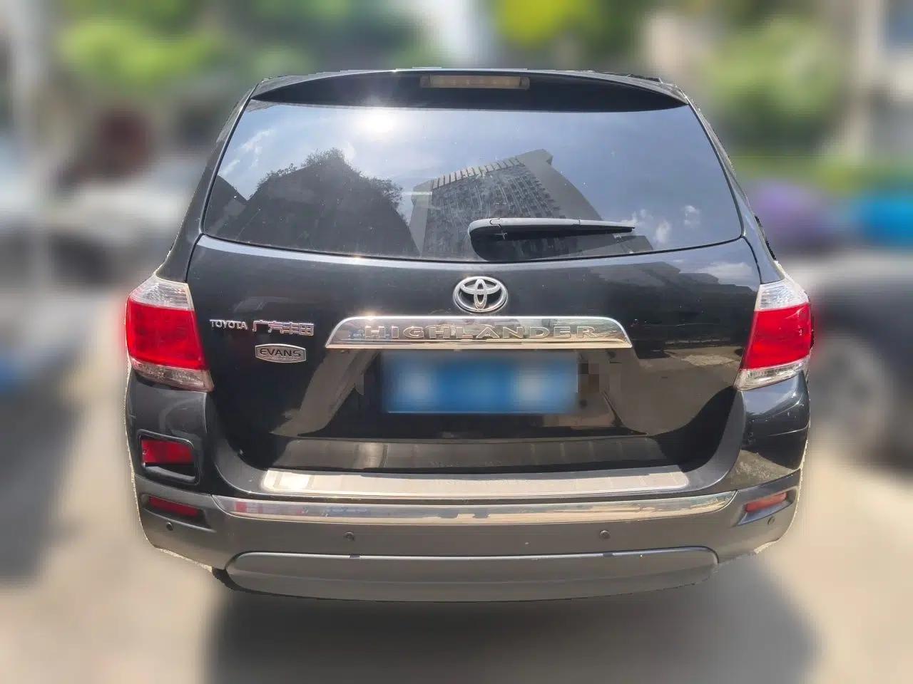Toyota Highlander 2013 2.7L 2WD 7-Seater Explorer Edition — миниатюра 5