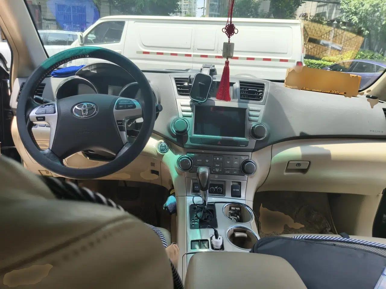Toyota Highlander 2013 2.7L 2WD 7-Seater Explorer Edition — миниатюра 9