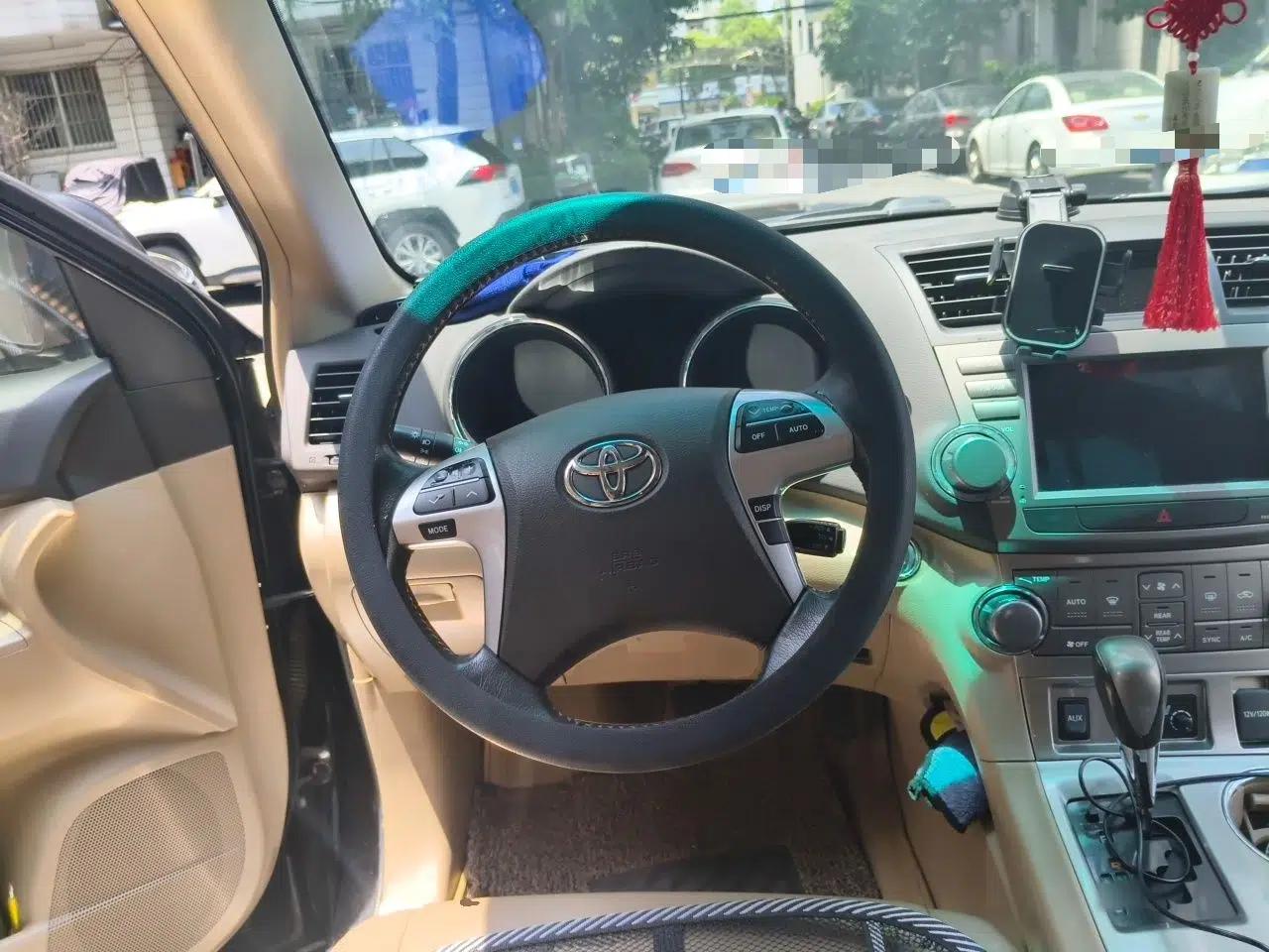 Toyota Highlander 2013 2.7L 2WD 7-Seater Explorer Edition — миниатюра 10