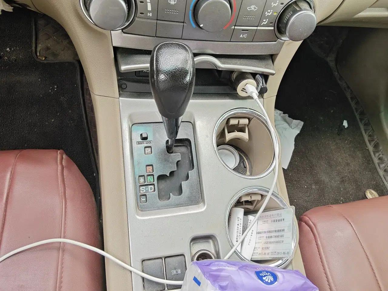 Toyota Highlander 2012 2.7L 2WD 5-Seater Elite Edition — миниатюра 14