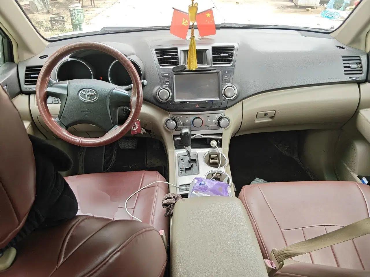 Toyota Highlander 2012 2.7L 2WD 5-Seater Elite Edition — миниатюра 9