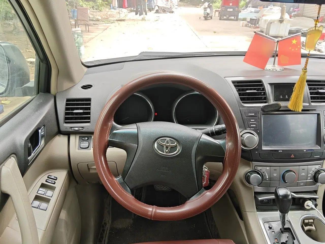 Toyota Highlander 2012 2.7L 2WD 5-Seater Elite Edition — миниатюра 10