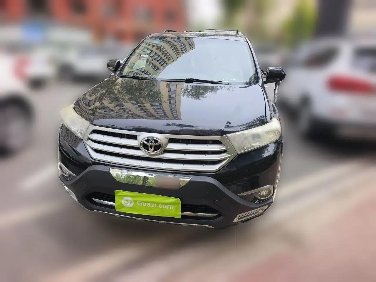 Toyota Highlander 2012 2.7L Two-Wheel Drive 7-Seater Luxury Navigation Edition — миниатюра 2