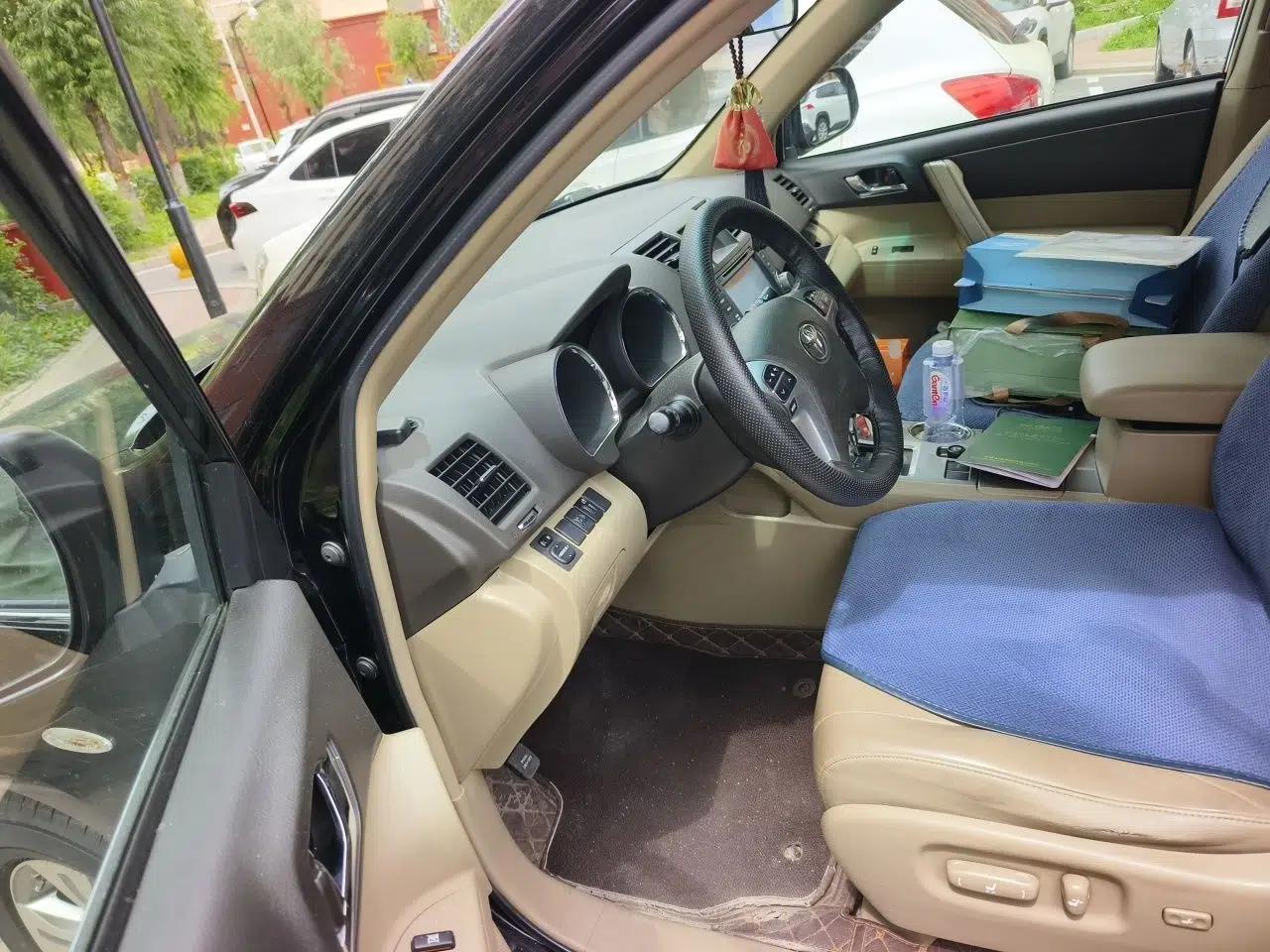 Toyota Highlander 2012 2.7L Two-Wheel Drive 7-Seater Luxury Navigation Edition — миниатюра 16
