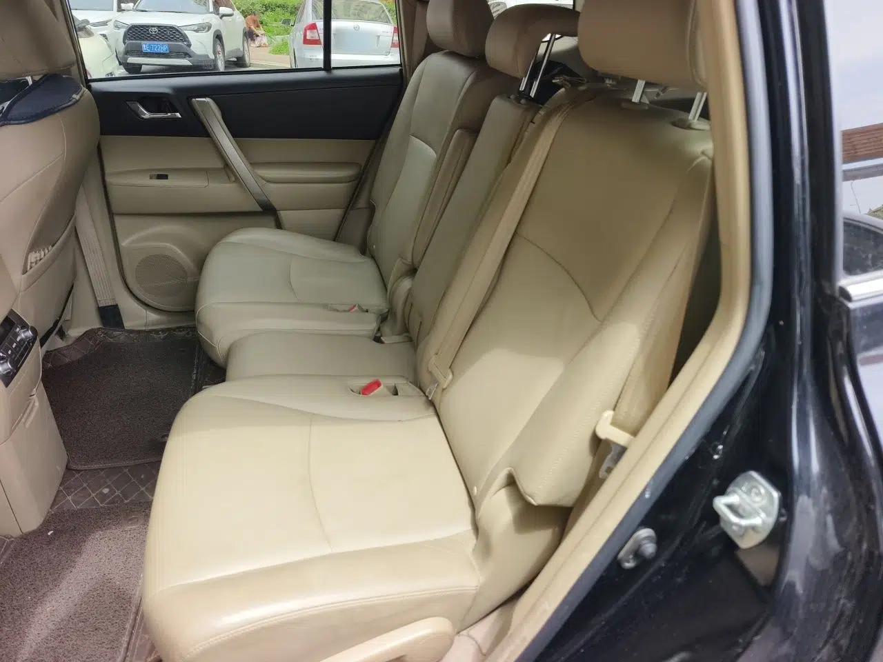 Toyota Highlander 2012 2.7L Two-Wheel Drive 7-Seater Luxury Navigation Edition — миниатюра 17