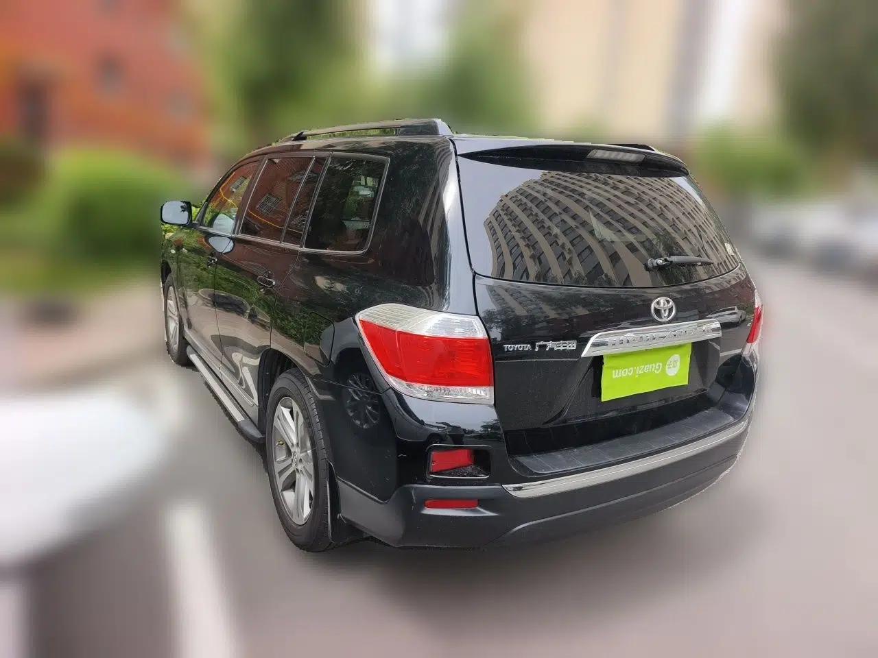 Toyota Highlander 2012 2.7L Two-Wheel Drive 7-Seater Luxury Navigation Edition — миниатюра 4