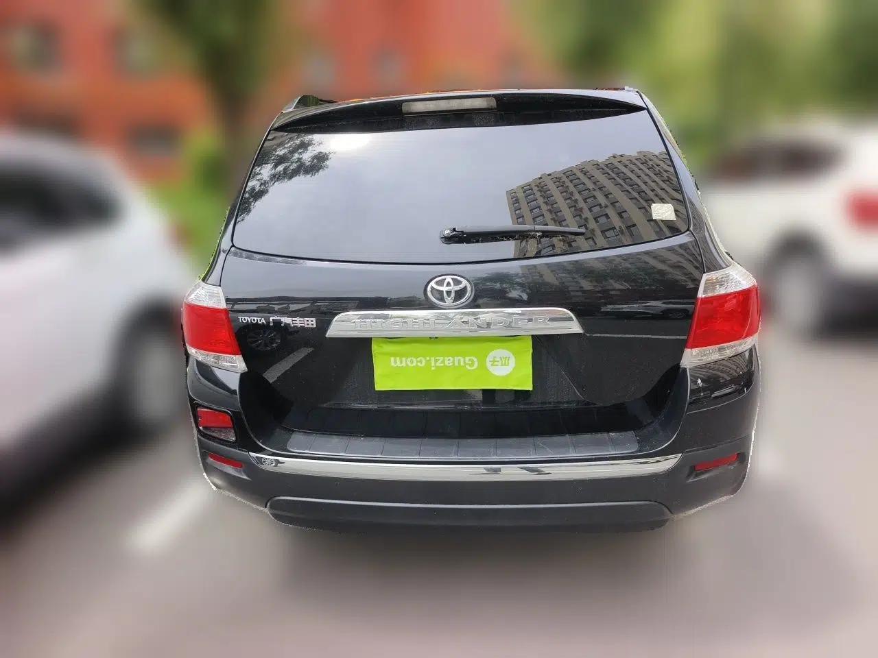 Toyota Highlander 2012 2.7L Two-Wheel Drive 7-Seater Luxury Navigation Edition — миниатюра 5