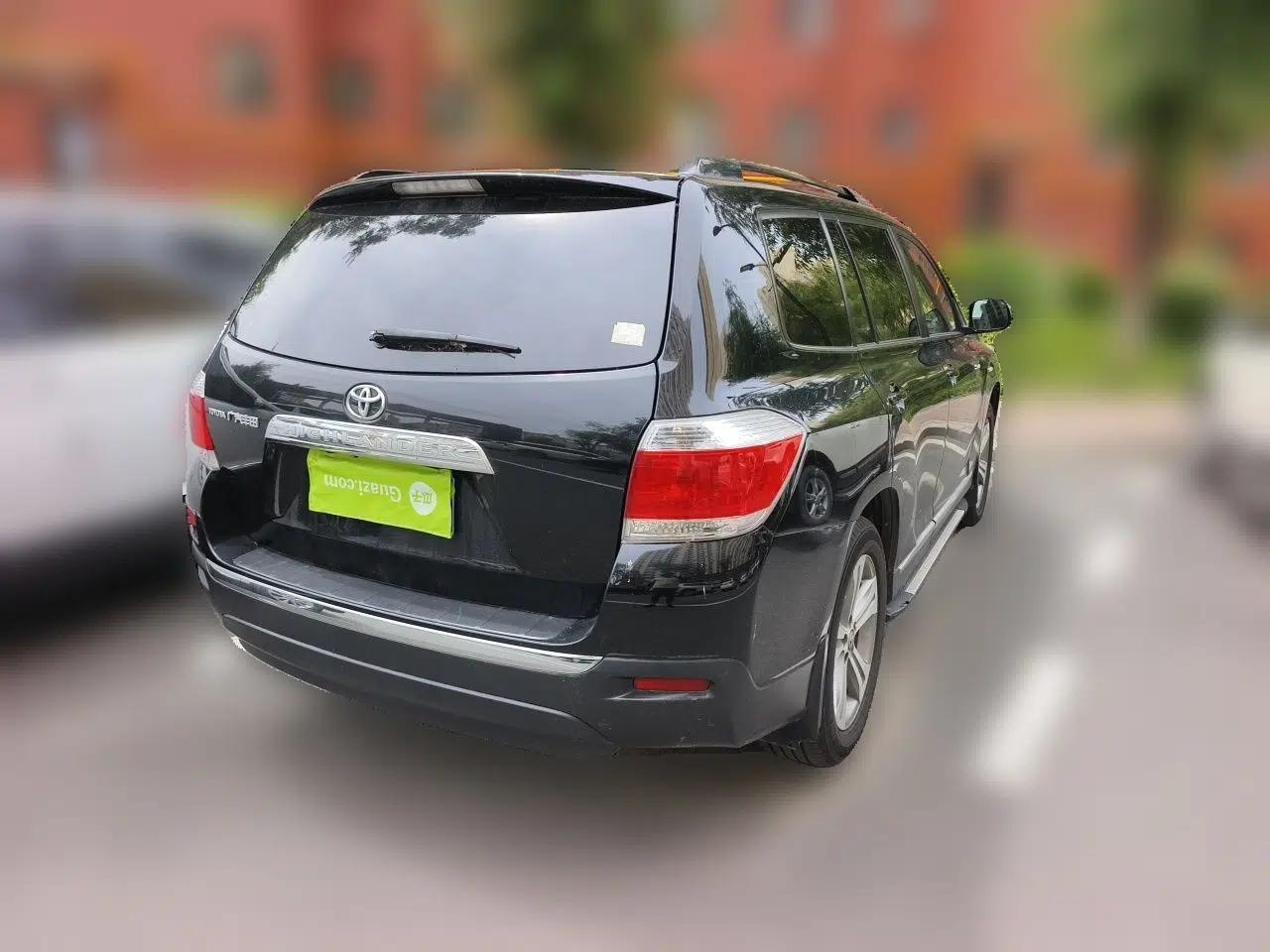 Toyota Highlander 2012 2.7L Two-Wheel Drive 7-Seater Luxury Navigation Edition — миниатюра 6