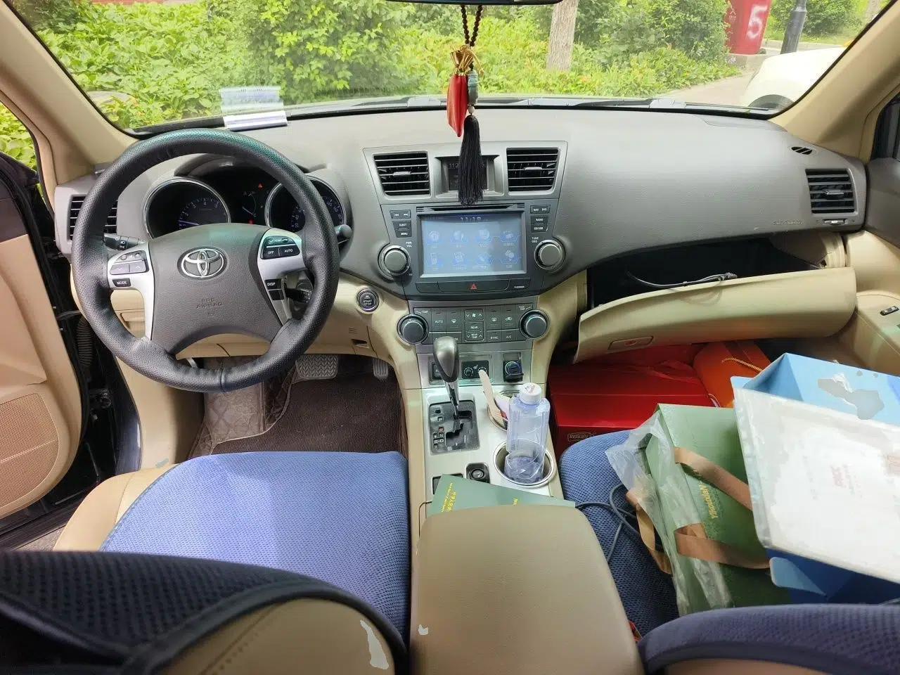 Toyota Highlander 2012 2.7L Two-Wheel Drive 7-Seater Luxury Navigation Edition — миниатюра 9