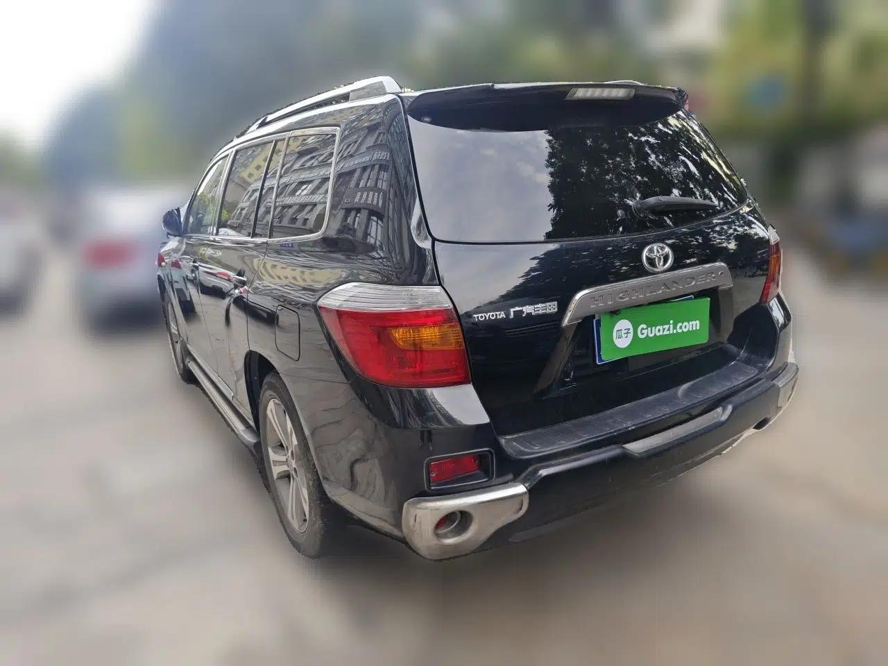 Toyota Highlander 2009 2.7L Two-Wheel Drive 7-Seater Luxury Edition — миниатюра 4