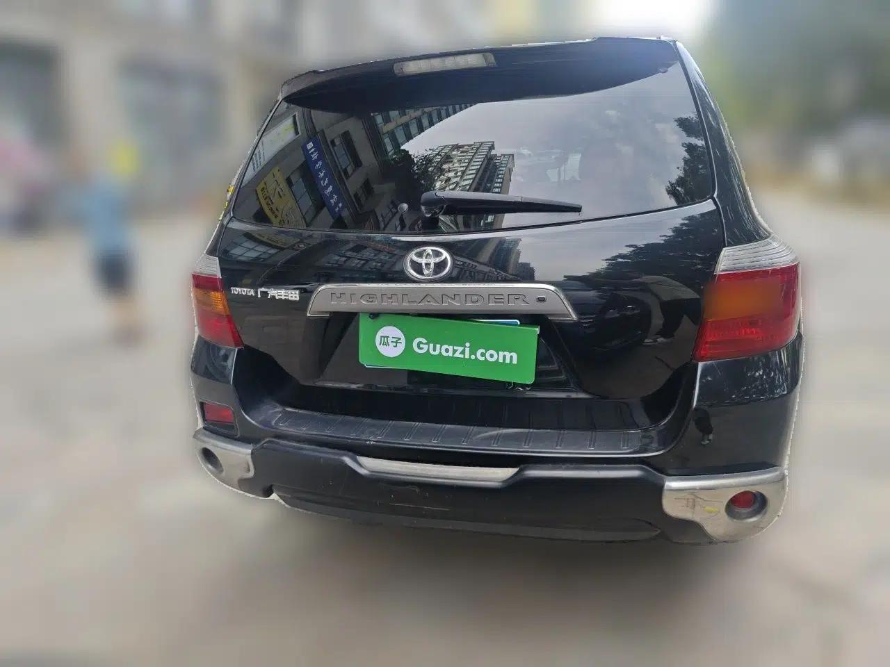 Toyota Highlander 2009 2.7L Two-Wheel Drive 7-Seater Luxury Edition — миниатюра 5