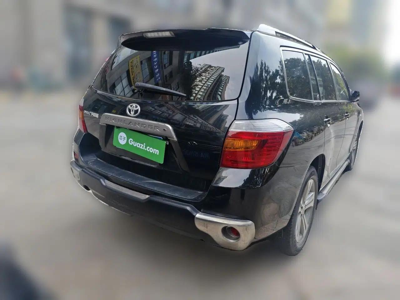Toyota Highlander 2009 2.7L Two-Wheel Drive 7-Seater Luxury Edition — миниатюра 6