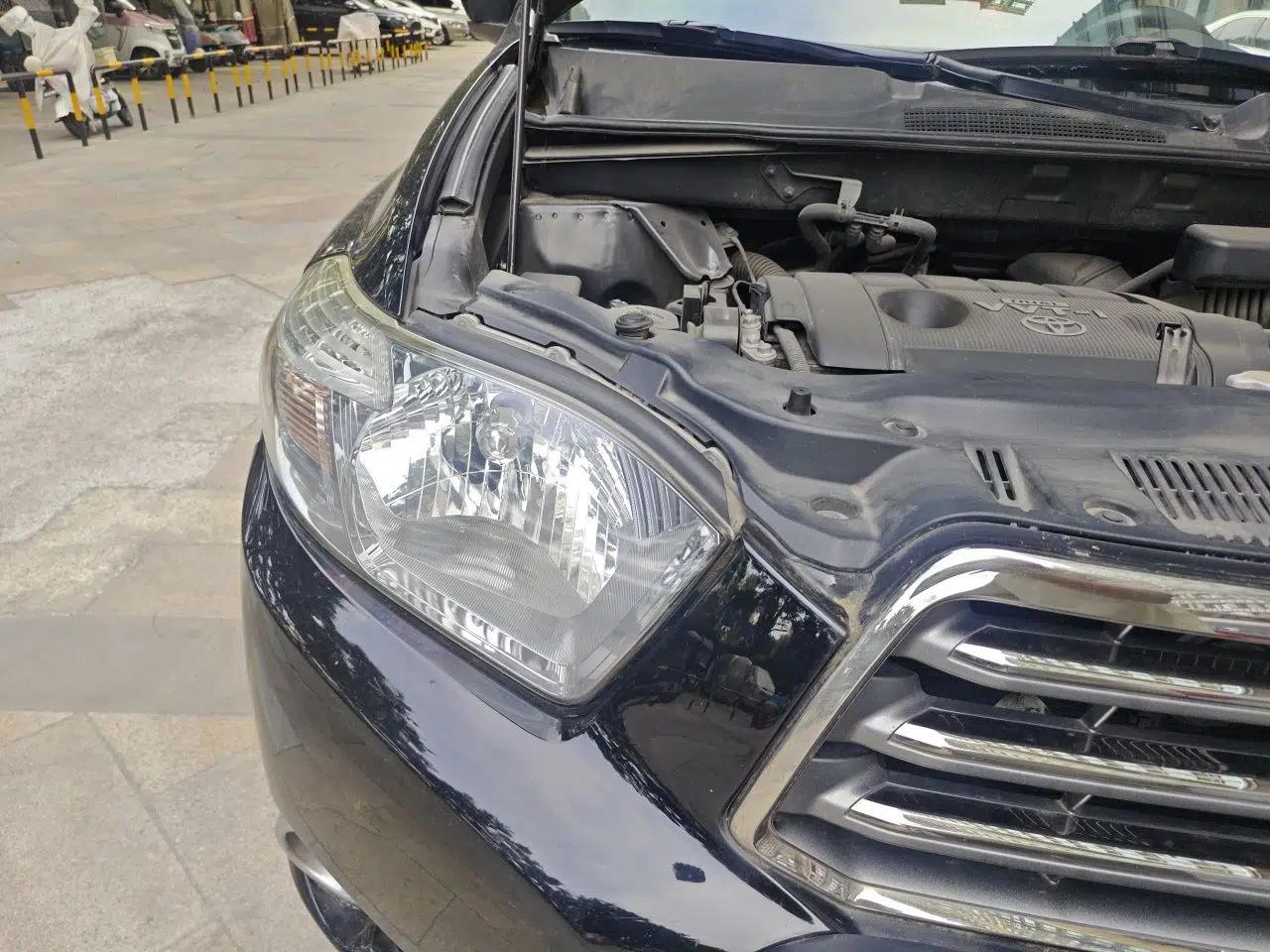 Toyota Highlander 2009 2.7L Two-Wheel Drive 7-Seater Luxury Edition — миниатюра 7
