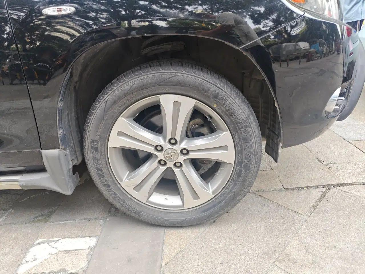 Toyota Highlander 2009 2.7L Two-Wheel Drive 7-Seater Luxury Edition — миниатюра 8