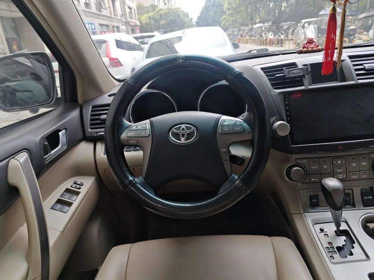 Toyota Highlander 2009 2.7L Two-Wheel Drive 7-Seater Luxury Edition — миниатюра 10