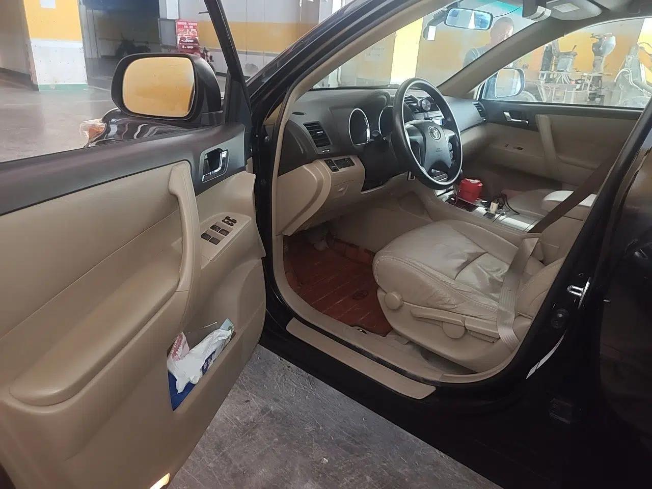 Toyota Highlander 2012 2.7L 2WD 5-Seater Elite Edition — миниатюра 16